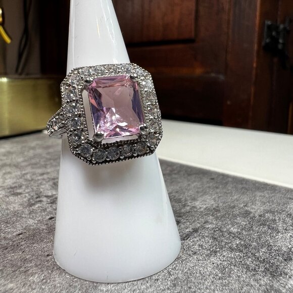 Ring Bomb Party Ring, NWOT, size 7 pink gemstone silver color band - Picture 3 of 5
